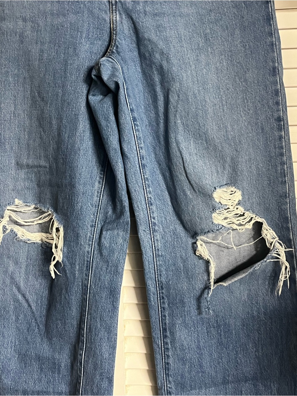 Levi's High-Rise Distressed Straight Jeans - Blue - Picture 4 of 8